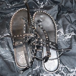 Black strappy sandal